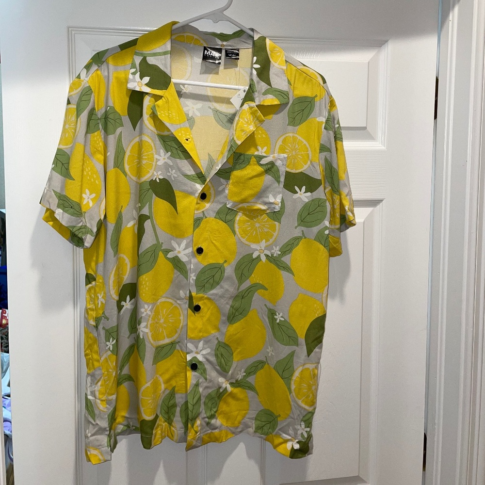 MAD Engine Lemon Print Short Sleeve Button Down Shirt - Men’s Size XL